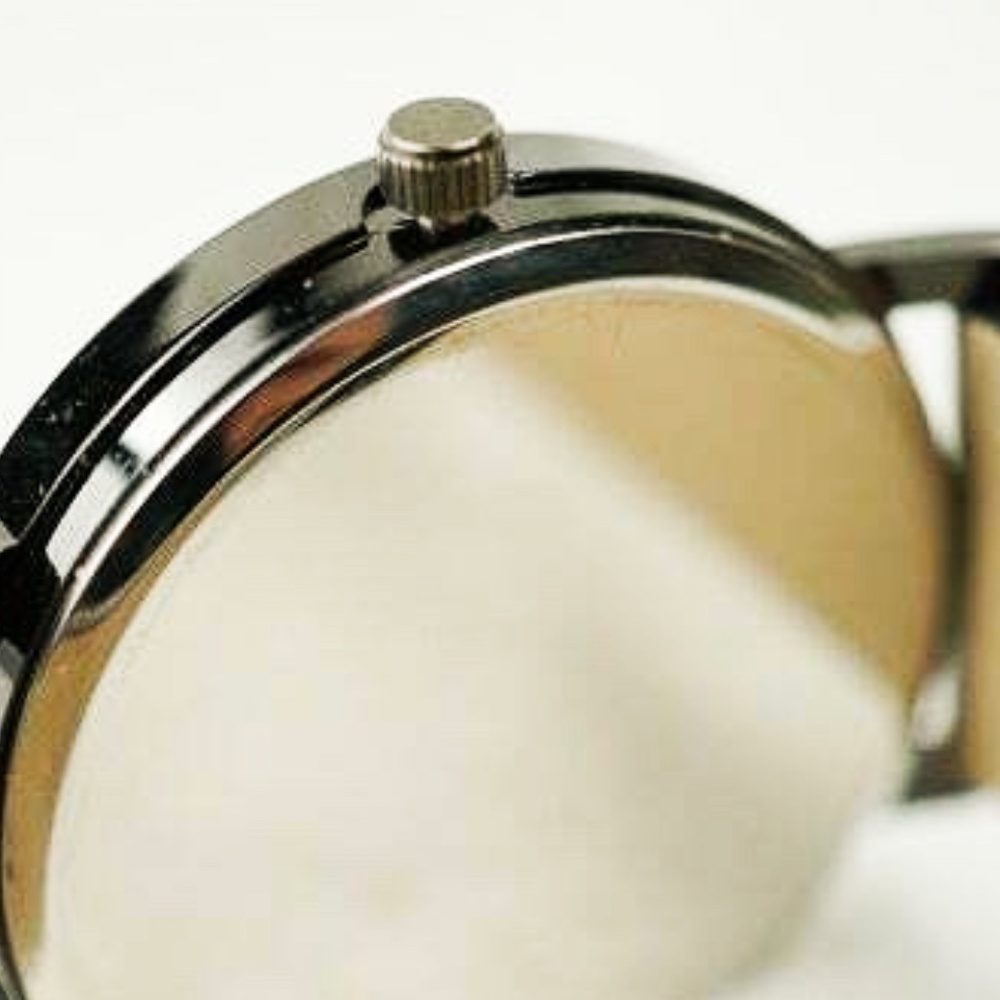 Mickey & Pluto Men's Analogue Quartz Watch NWT - Picture 6 of 6